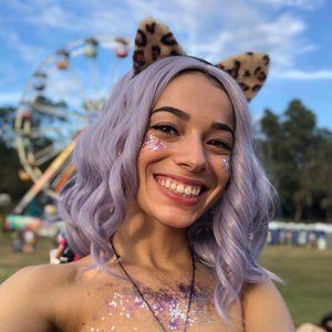 Meet your Posher, Demi